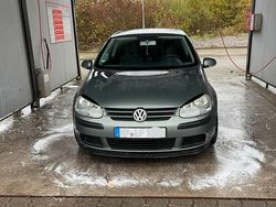 Grün Gebraucht 2004 VW Golf V Kleinwagen | 1.700 € (Fairer Preis)