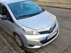 Silber Gebraucht 2012 Toyota Yaris Limousine | 5.800 €