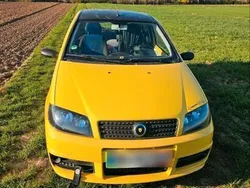 Gelb Gebraucht 2004 Fiat Punto Kleinwagen | 1.000 € (Fairer Preis)