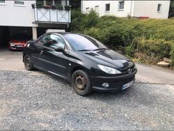 Schwarz Gebraucht 2003 Peugeot 206 CC Cabrio | 750 € (Fairer Preis)