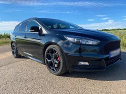 Schwarz Gebraucht 2017 Ford Focus ST Kombi | 11.500 € (Guter Preis)