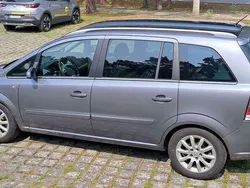 Grau Gebraucht 2005 Opel Zafira Sport Van / Kleinbus | 3.100 € (Fairer Preis)