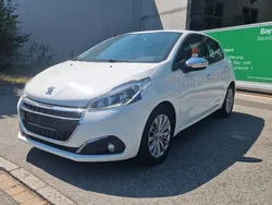 Weiß Gebraucht 2018 Peugeot 208 Allure Kleinwagen | 5.490 € (Superpreis)