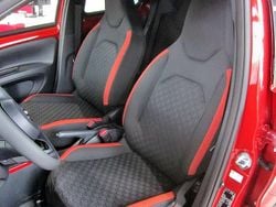 Chili red metallic / night sky Neu 2025 Toyota Aygo Kleinwagen | 15.790 €