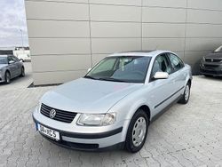 Silber Gebraucht 1999 VW Passat Limousine | 2.500 €