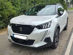 Weiß Gebraucht 2023 Peugeot 2008 SUV | 21.400 € (Guter Preis)