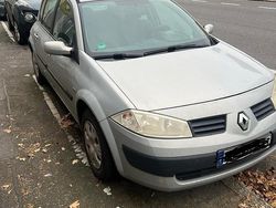 Silber Gebraucht 2004 Renault Mégane II Kleinwagen | 600 €