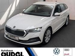 Bila candy/candyweiss Gebraucht 2022 Skoda Octavia Style Kombi | 22.780 € (Fairer Preis)