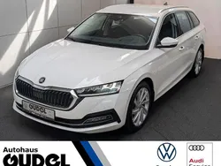 Bila candy/candyweiss Gebraucht 2022 Skoda Octavia Style Kombi | 23.840 € (Fairer Preis)