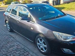 Schwarz Gebraucht 2011 Opel Astra Design Edition Kombi | 3.850 € (Teuer)