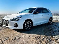 Weiß Gebraucht 2017 Hyundai i30 Intro Edition Limousine | 10.990 € (Fairer Preis)