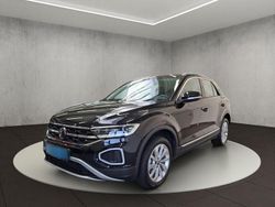 Schwarz metallic Gebraucht 2024 VW T-Roc Style SUV | 30.220 € (Etwas zu teuer)