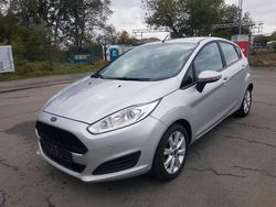 Silber Gebraucht 2016 Ford Fiesta Limousine | 5.799 €