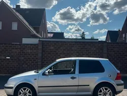 Grau Gebraucht 2001 VW Golf IV Kleinwagen | 1.450 € (Fairer Preis)
