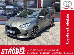 Oxide bronze metallic Gebraucht 2024 Toyota Yaris Hybrid Team Kleinwagen | 22.480 € (Guter Preis)