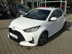 Schneeweiss Gebraucht 2024 Toyota Yaris Team Kleinwagen | 24.950 € (Etwas zu teuer)