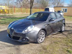Grau Gebraucht 2011 Alfa Romeo Giulietta Turismo Kleinwagen | 11.000 € (Etwas zu teuer)