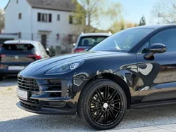 Tiefschwarzmetallic Gebraucht 2020 Porsche Macan S SUV | 60.900 € (Teuer)