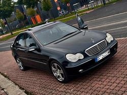 Schwarz Gebraucht 2002 Mercedes C200 Avantgarde Limousine | 2.890 € (Fairer Preis)