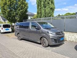 Grau Gebraucht 2022 Opel Zafira Life Elegance Van / Kleinbus | 34.999 € (Fairer Preis)