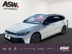 Pure white Gebraucht 2025 VW Passat R-line Limousine | 52.960 € (Fairer Preis)