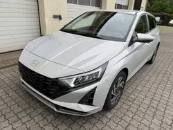 Grau Gebraucht 2024 Hyundai i20 Trend Kleinwagen | 16.750 € (Guter Preis)
