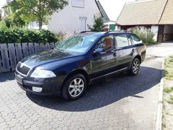 Schwarz Gebraucht 2005 Skoda Octavia Kombi | 2.400 € (Fairer Preis)