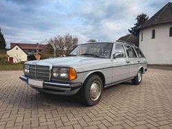 Grau Gebraucht 1984 Mercedes E230 Kombi | 7.700 €