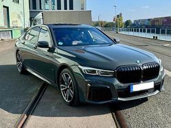Grau Gebraucht 2020 BMW 750 M Sport Limousine | 51.900 €