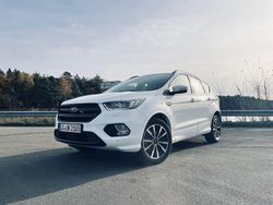 Weiß Gebraucht 2019 Ford Kuga ST-Line SUV | 16.500 € (Fairer Preis)