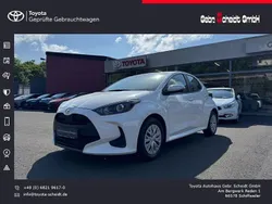 Weiß Gebraucht 2022 Toyota Yaris Comfort Limousine | 14.288 € (Fairer Preis)