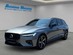 Grau Gebraucht 2021 Volvo V60 R-Design Kombi | 28.950 € (Fairer Preis)