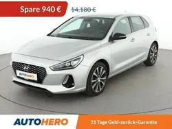 Silber Gebraucht 2017 Hyundai i30 Intro Edition Limousine | 12.890 € (Guter Preis)