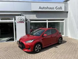 Karminarot metallic Gebraucht 2024 Toyota Yaris Hybrid Comfort | 22.495 € (Superpreis)