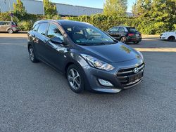 Grau Gebraucht 2016 Hyundai i30 YES! Silver Kombi | 7.499 € (Guter Preis)