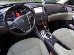 Schwarz metallic Gebraucht 2011 Opel Insignia Limousine | 10.399 €