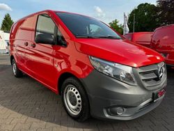 Rot Gebraucht 2015 Mercedes Vito Van / Kleinbus | 10.990 € (Fairer Preis)