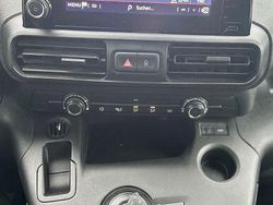 Grau Gebraucht 2021 Citroën Berlingo Feel Van / Kleinbus | 21.500 € (Fairer Preis)