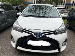 Weiß Gebraucht 2014 Toyota Yaris Hybrid Comfort Kleinwagen | 9.300 € (Guter Preis)