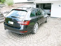 Schwarz Gebraucht 2016 Skoda Superb LAURIN & KLEMENT Kombi | 20.000 € (Fairer Preis)