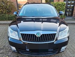 Schwarz Gebraucht 2013 Skoda Octavia Family Kombi | 4.100 € (Guter Preis)