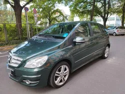 Grün Gebraucht 2011 Mercedes B200 Van / Kleinbus | 3.490 € (Guter Preis)