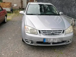 Silber Gebraucht 2006 Kia Cerato Limousine | 1.200 € (Fairer Preis)