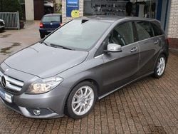 Grau Gebraucht 2014 Mercedes B180 Sport Van / Kleinbus | 13.900 € (Fairer Preis)