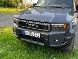 Grau Gebraucht 2024 Toyota Land Cruiser Executive SUV | 73.000 € (Etwas zu teuer)