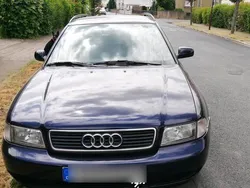 Blau Gebraucht 1998 Audi A4 Kombi | 1.200 €