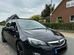 Schwarz Gebraucht 2010 Opel Astra Limousine | 3.200 € (Fairer Preis)