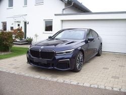 Blau Gebraucht 2019 BMW 750 M Sport Limousine | 45.990 € (Etwas zu teuer)