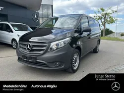 Obsidianschwarz (metallic) Gebraucht 2022 Mercedes Vito Van / Kleinbus | 28.381 € (Guter Preis)