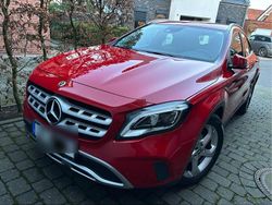 Rot Gebraucht 2018 Mercedes GLA180 Urban SUV | 18.990 € (Fairer Preis)